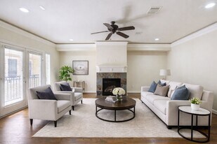 5813 Washington Ave in Houston, TX - Building Photo