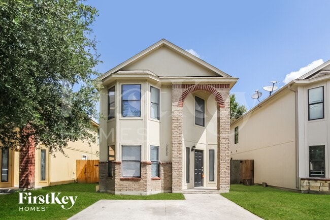 property at 2935 La Estancia Ln