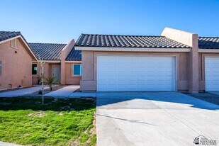7387 E 39th St in Yuma, AZ - Building Photo