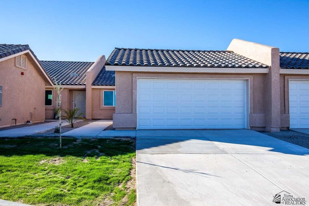 7277 E 38th Ln in Yuma, AZ - Building Photo