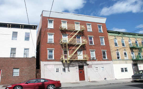 222-224 3rd St in Elizabeth, NJ - Foto de edificio - Building Photo