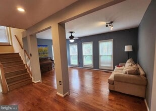 13923 Middle Creek Pl in Centreville, VA - Building Photo - Building Photo