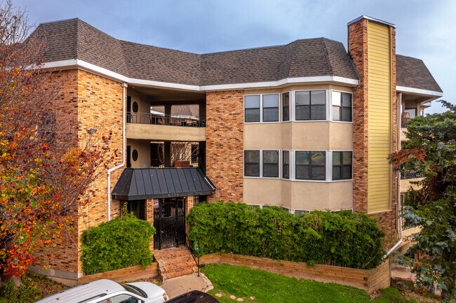 Calais Slopes Condos in Dallas, TX - Foto de edificio - Building Photo