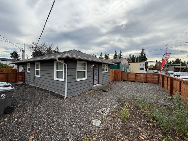 3242-3250 SE 136th Ave in Portland, OR - Building Photo - Building Photo