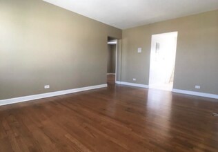 7632 N Milwaukee Ave in Niles, IL - Building Photo - Building Photo