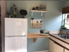 2242 Scott St in Hollywood, FL - Building Photo - Building Photo
