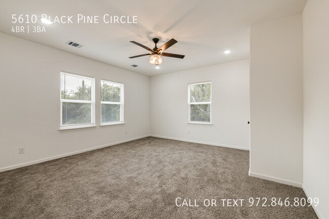 5610 Black Pine Cir in Granbury, TX - Building Photo - Building Photo