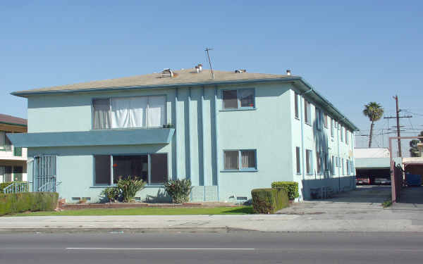 6732 West Blvd in Los Angeles, CA - Building Photo