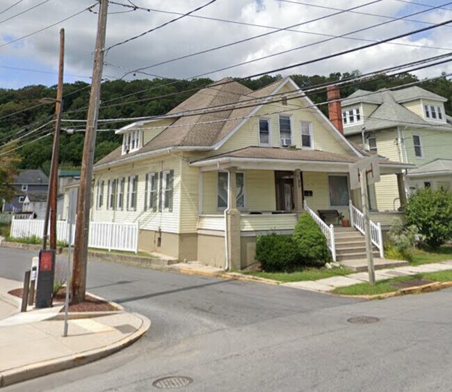 22 N Spring St Rentals in Everett, PA