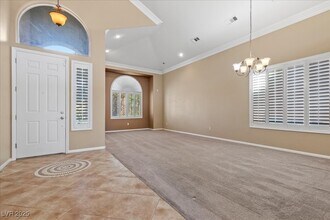 5863 Gushing Spring Ave in Las Vegas, NV - Foto de edificio - Building Photo