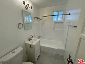 2107 Oak St in Santa Monica, CA - Building Photo - Building Photo