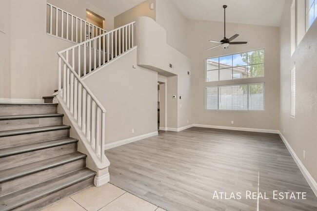 2195 Eaglecloud Dr in Henderson, NV - Foto de edificio - Building Photo