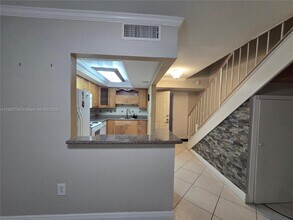 9371 Fontainebleau Blvd in Miami, FL - Building Photo - Building Photo