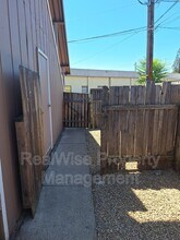302 Edwards St in Medford, OR - Building Photo - Building Photo