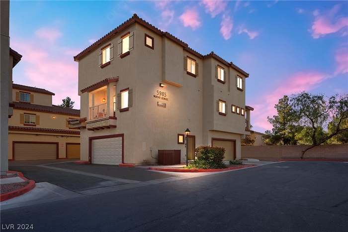 5985 Nuevo Leon St in North Las Vegas, NV - Building Photo