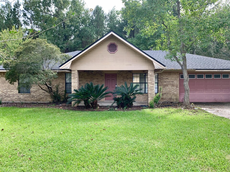 1207 Port Arthur Terrace in Leesville, LA - Building Photo