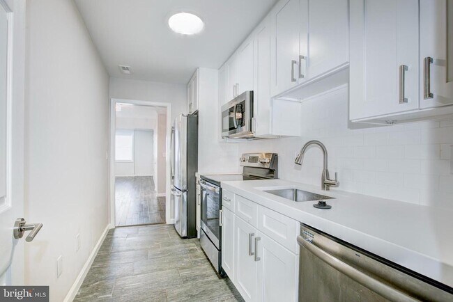 257 Newcomb St SE in Washington, DC - Foto de edificio - Building Photo