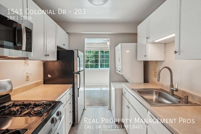 property at 1541 Colonial Dr