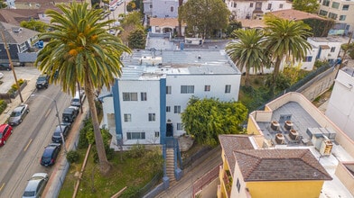 1039 N Bonnie Brae St in Los Angeles, CA - Foto de edificio - Building Photo