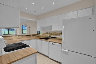 16300 Golf Club Rd, Unit 109 in Weston, FL - Building Photo - Building Photo