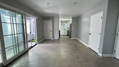 1820 S Wooster St, Unit B in Los Angeles, CA - Building Photo - Building Photo