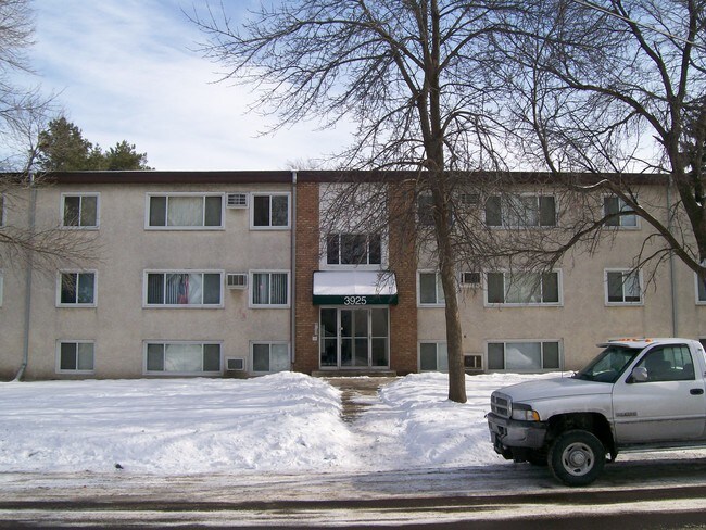 Third Street Apartments in Columbia Heights, MN - Building Photo - Building Photo