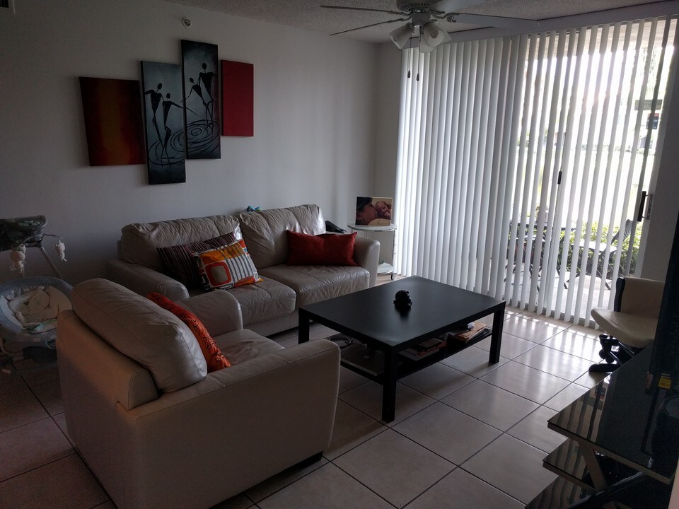 12166 St.Andrews Pl in Miramar, FL - Building Photo