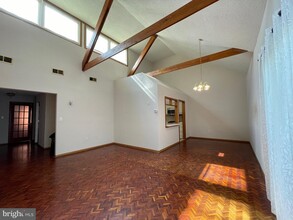 13 Suntop Ct in Baltimore, MD - Building Photo - Building Photo