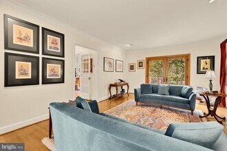 3111 Chain Bridge Rd NW in Washington, DC - Building Photo - Building Photo