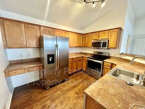 326 River View Dr-Unit -107 in New Castle, CO - Building Photo - Building Photo