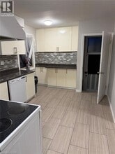 5487 Eaton Ave in Burlington, ON - Building Photo - Building Photo