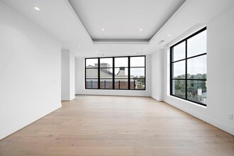 2323 San Felipe St in Houston, TX - Building Photo - Building Photo