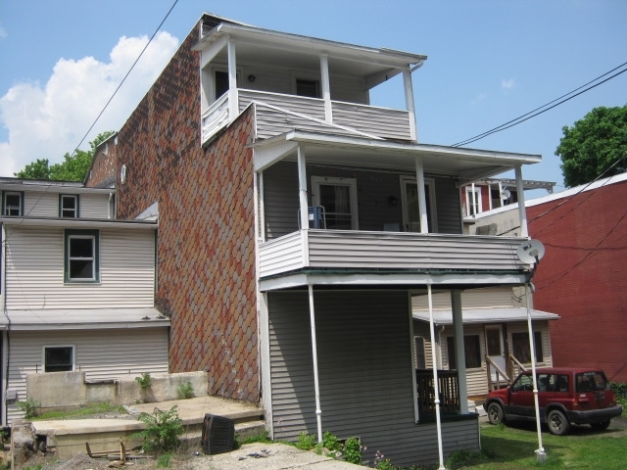 326 W Broad St in Tamaqua, PA - Foto de edificio - Building Photo