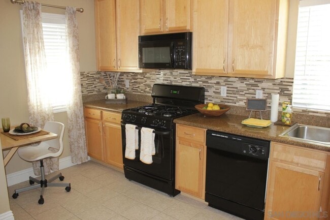 6101 Adelaide Ave in San Diego, CA - Building Photo - Building Photo