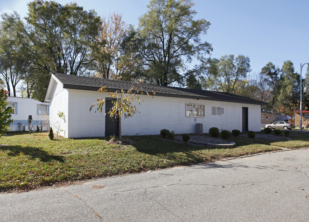 Village Estates Mobile Home Park in Ypsilanti, MI - Building Photo