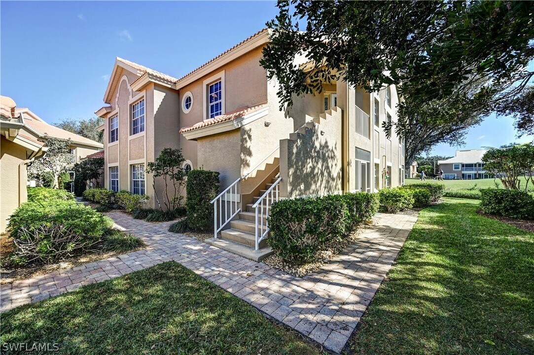 13900 Southampton Dr in Bonita Springs, FL - Building Photo