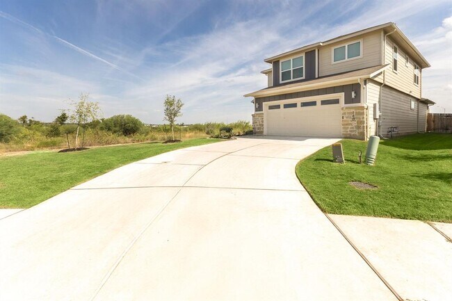 140 New Hvn St in San Marcos, TX - Building Photo - Building Photo
