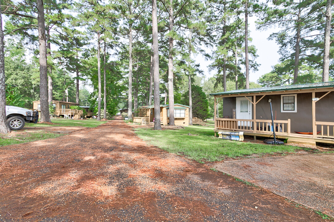 Robinhood Cottages in Brandon, MS - Building Photo