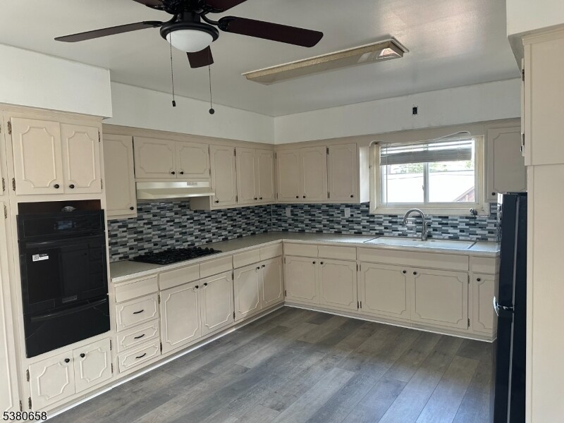 296 Preakness Ave in Paterson, NJ - Building Photo