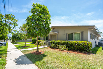 1405 NW 10th St in Dania, FL - Building Photo - Building Photo