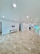 590 E 52nd St in Hialeah, FL - Building Photo - Building Photo