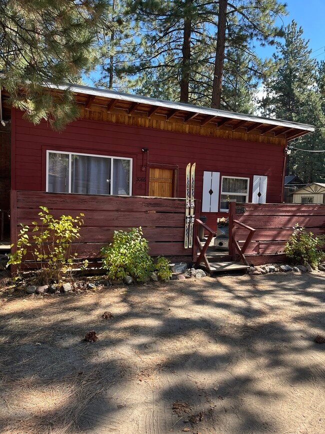 3066 Oakland Ave in South Lake Tahoe, CA - Building Photo - Building Photo