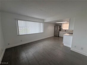 5101 Manor Ct in Cape Coral, FL - Building Photo - Building Photo