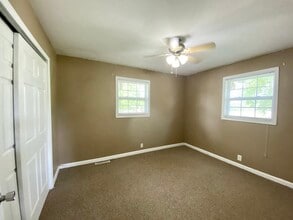 407 E Lincoln St, Unit 4 in De Soto, IL - Foto de edificio - Building Photo