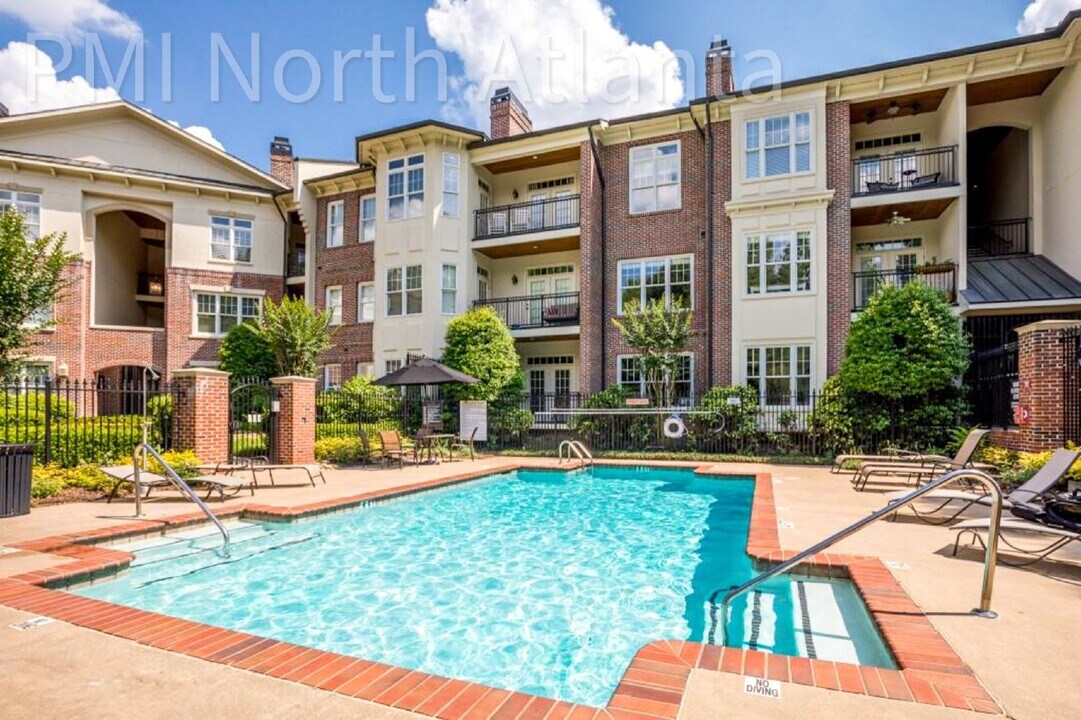 825 Highland Ln NE-Unit -Unit 1115 in Atlanta, GA - Building Photo