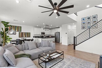 692 Echelon St in Las Vegas, NV - Building Photo - Building Photo