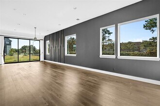 9855 Mocking Bird Hill Ln in Houston, TX - Building Photo - Building Photo