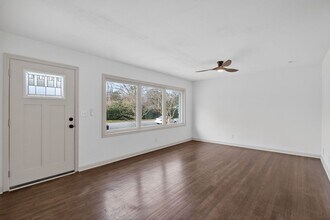 8056 Meadow Creek Rd in Norfolk, VA - Building Photo - Building Photo