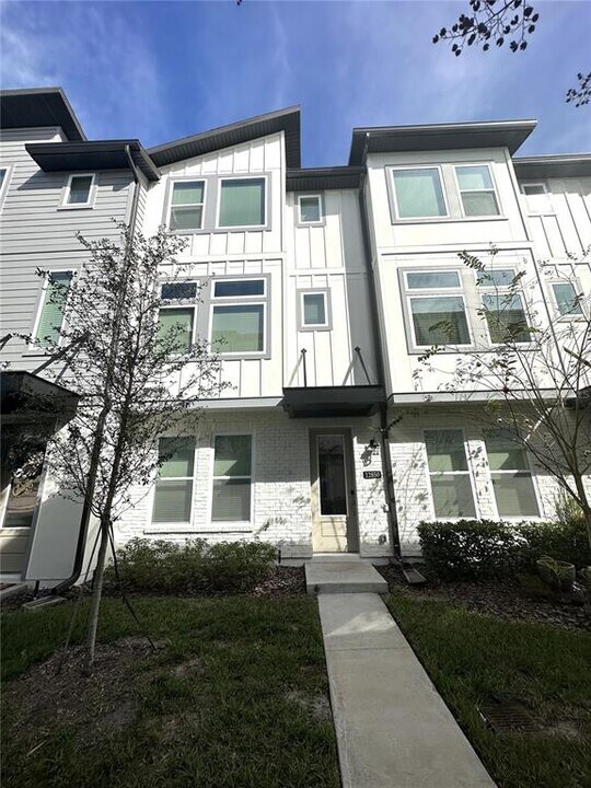 12850 Gabor Ave in Orlando, FL - Building Photo