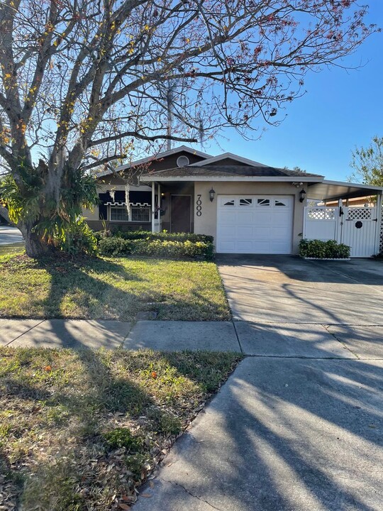 7000 64th St N in Pinellas Park, FL - Building Photo